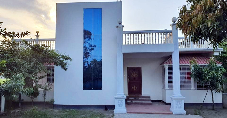 এসআই আকবরের আলিশান বাড়ি ও অঢেল সম্পদ