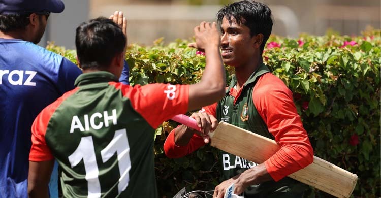 আরিফুলের সেঞ্চুরিতে মান বাঁচল বাংলাদেশের