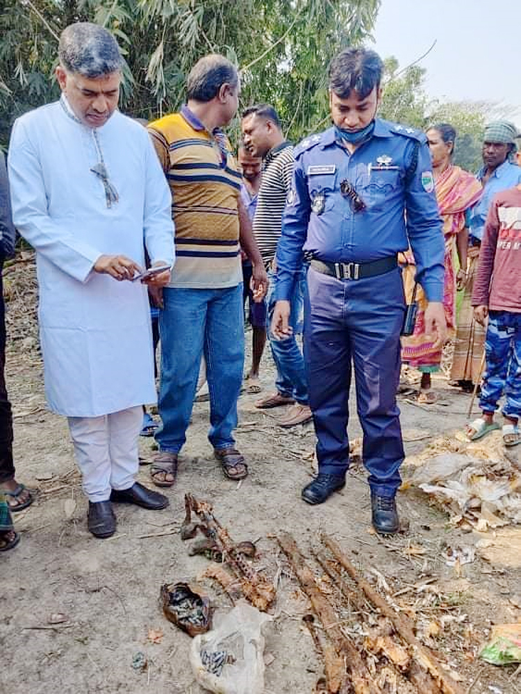 খুলনায় পরিত্যক্ত অস্ত্র-গোলাবারুদ উদ্ধার