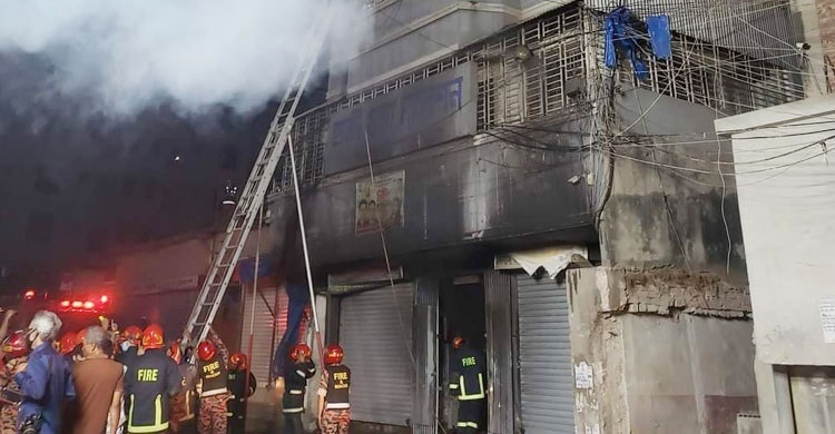 Old Dhaka chemical warehouse fire claims 4 lives