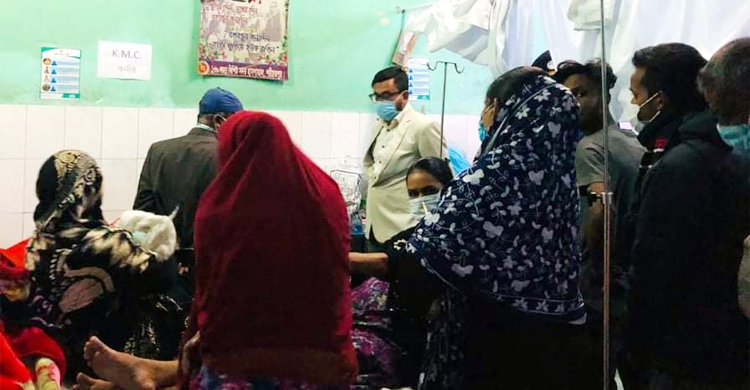 শরীয়তপুরে কুড়িয়ে পাওয়া শিশুটির দায়িত্ব নিলেন ডিসি