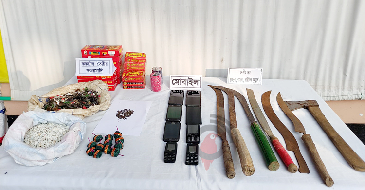 কুমিল্লায় নির্বাচনের আগেরদিন ২৯ ককটেলসহ আটক সাত