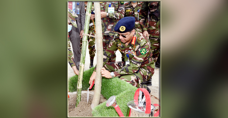 জলসিঁড়ি আবাসনে সেনাপ্রধানের বৃক্ষরোপণ