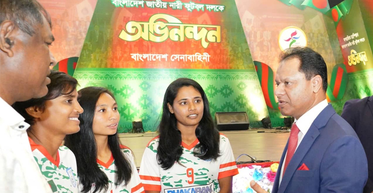 বাংলাদেশ নারী ফুটবল দল আরও এগিয়ে যাবে: সেনাপ্রধান