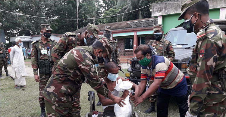 সিরাজগঞ্জে দুস্থ রোগীদের পাশে সেনাবাহিনীর মেডিকেল টিম