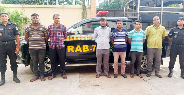 চট্টগ্রামে র্যাবের হাতে ৬ প্রতারক ধরা