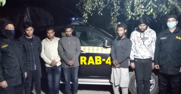 আশুলিয়ায় বিপুল পরিমাণ মাদকদ্রব্যসহ গ্রেফতার ৫