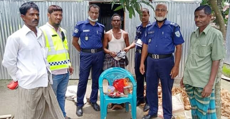 কুড়িগ্রামে মাদকসহ দুই কারবারি আটক