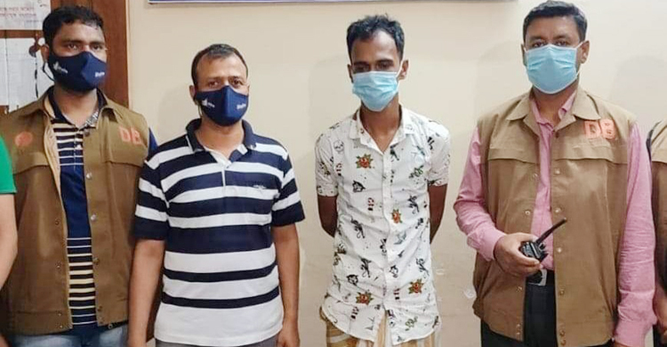 চাঁদপুরে ২ হাজার পিস ইয়াবাসহ মাদক ব্যবসায়ী আটক