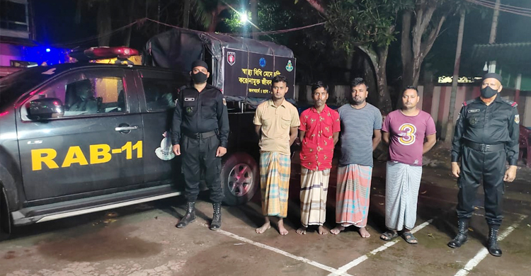 গাঁজা বিক্রির সময় ৪ মাদক কারবারি গ্রেফতার