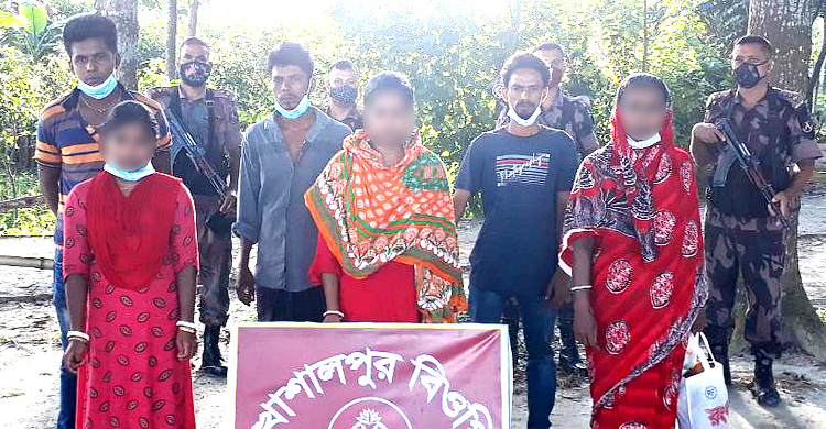 মহেশপুর সীমান্তে নারী-শিশুসহ আটক ৭