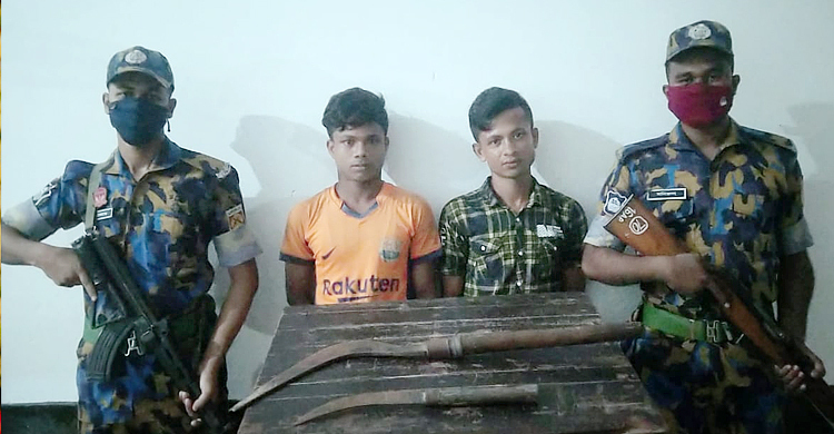 ডাকাতির প্রস্তুতিকালে অস্ত্রসহ দুই রোহিঙ্গা গ্রেফতার
