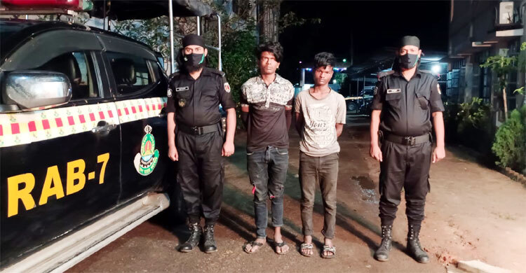 ফেনীতে কিশোর গ্যাংয়ের দুই সদস্য গ্রেফতার