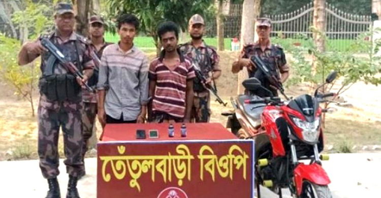 মেহেরপুরে ফেনসিডিলসহ দুই কারবারি গ্রেফতার