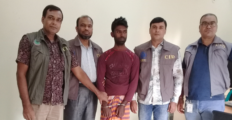 প্রতিপক্ষকে ফাঁসাতে ৮ বছর ছেলেকে লুকিয়ে রাখলেন বাবা