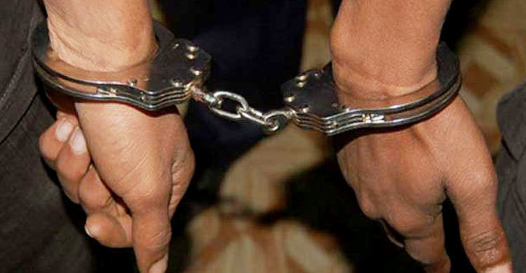 আখাউড়ায় গাঁজাসহ কনস্টেবল-সিপাহী আটক