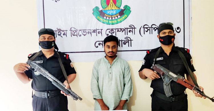 ফেসবুক পেজ খুলে প্রতারণার অভিযোগে যুবক আটক