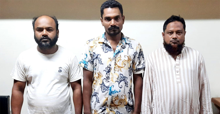 বাবাকে পিটিয়ে ৩১ লাখ টাকা ছিনতাই, দুই ছেলেসহ গ্রেফতার ৪