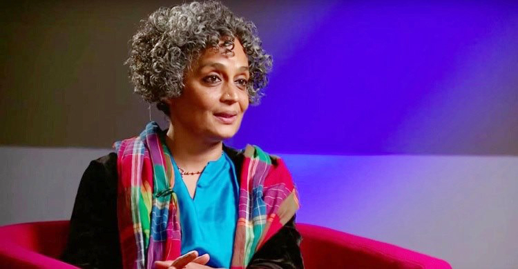 কাশ্মীরে নির্দয় পদক্ষেপে মোদির কৌশল ফাঁস: অরুন্ধতী রায়