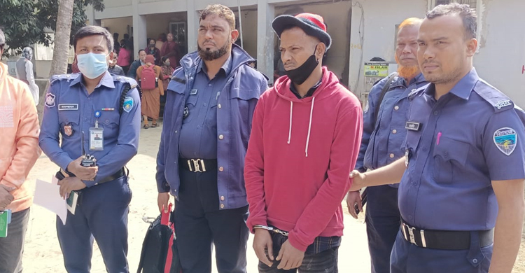 ভারতে পালানোর সময় হত্যা মামলার আসামি গ্রেফতার