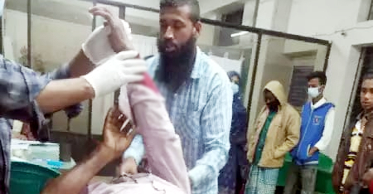 চাঁদা না দেয়ায় বীর মুক্তিযোদ্ধাকে কুপিয়ে জখম