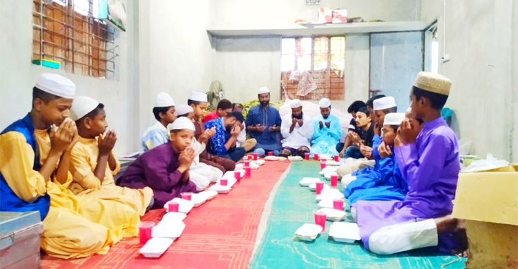 খালেদা জিয়ার রোগমুক্তি কামনায় দোয়া মাহফিল
