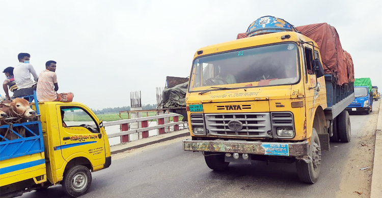 যানজটের হটস্পট সিরাজগঞ্জের নলকা সেতু