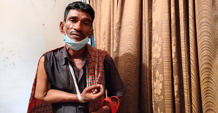 ভিক্ষায় সংসার চলে ‘আসমানীর’ ছেলে আশরাফুলের