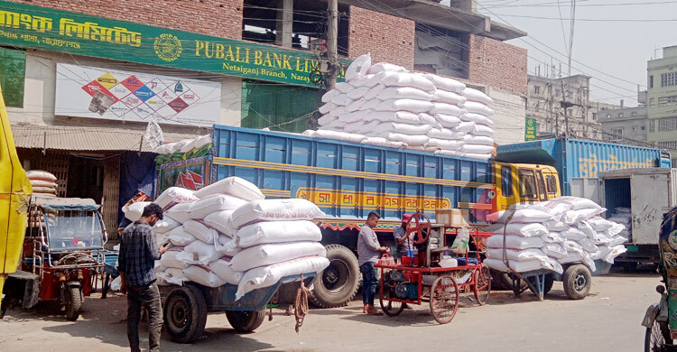 রাশিয়া-ইউক্রেন যুদ্ধের প্রভাব নারায়ণগঞ্জে আটা-ময়দার বাজারে