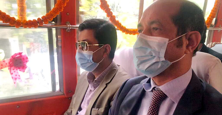 নগর পরিবহনে টিকিট কেটে মোহাম্মদপুর থেকে শংকর গেলেন দুই মেয়র