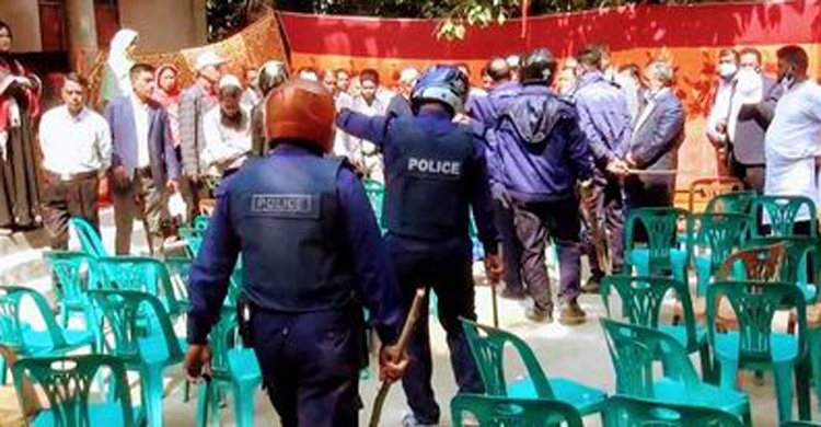 উঠানে বিএনপির সম্মেলন, পুলিশি বাধায় পণ্ড