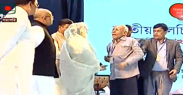PM distributes National Film Awards