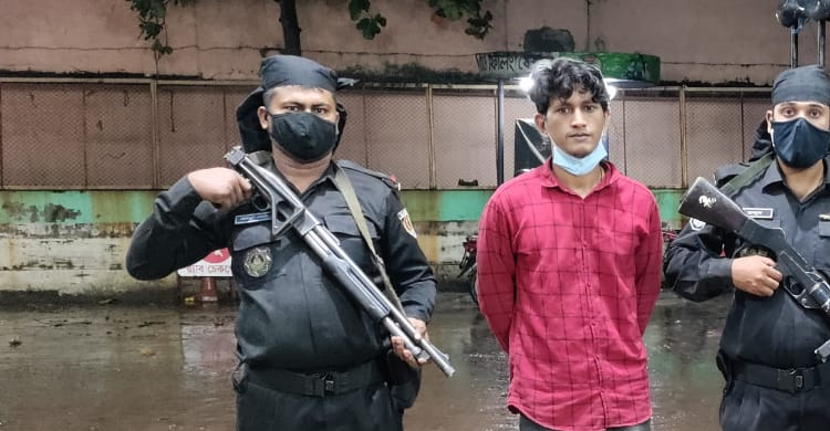 চট্টগ্রামে ভুয়া এনআইডি তৈরির সরঞ্জামসহ যুবক আটক