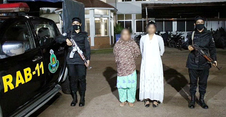১২ কেজি গাঁজাসহ দুই নারী আটক