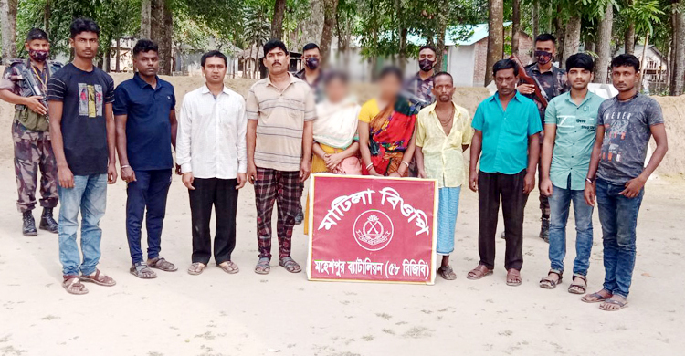 অবৈধভাবে ভারত থেকে বাংলাদেশে প্রবেশ, গ্রেফতার ১১