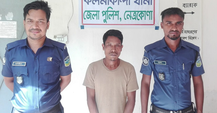 ২৩ বোতল মদসহ ভারতীয় নাগরিক গ্রেফতার