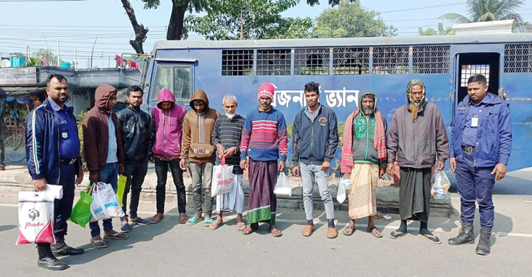 বেনাপোলে পলাতক ৯ আসামি গ্রেফতার, মদ জব্দ