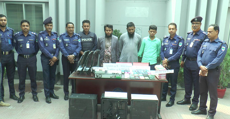 যৌন উত্তেজক ওষুধ বিক্রির নামে প্রতারণা, আটক ৩