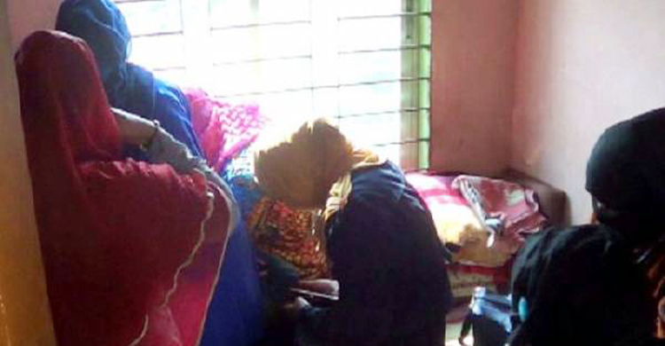 ফতুল্লায় ফ্ল্যাট ভাড়া নিয়ে দেহ ব্যবসা, নারীসহ আটক ৪