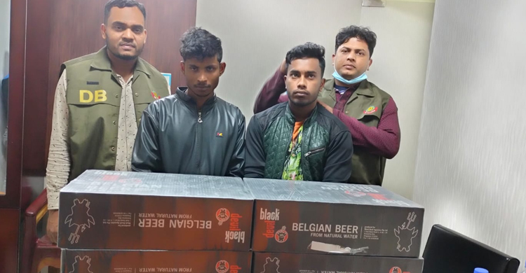 বিদেশি বিয়ারসহ দুই মাদককারবারি গ্রেফতার, প্রাইভেটকার জব্দ