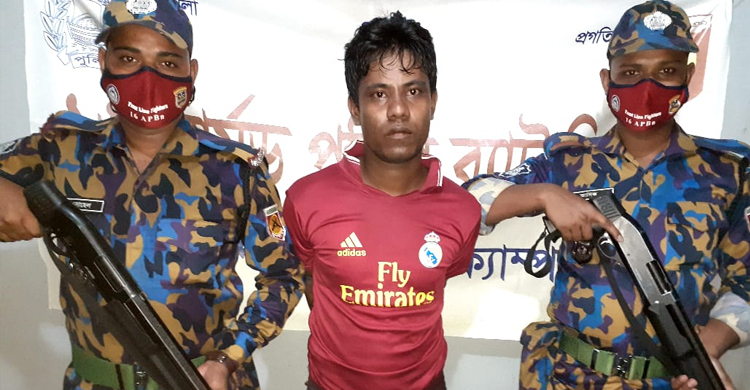 টেকনাফে রোহিঙ্গা ক্যাম্প থেকে গ্রেফতার ‘কালা জোবায়ের’
