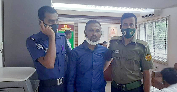 বাণিজ্যমন্ত্রীর পিএস পরিচয়ে প্রতারণা, যুবক গ্রেফতার