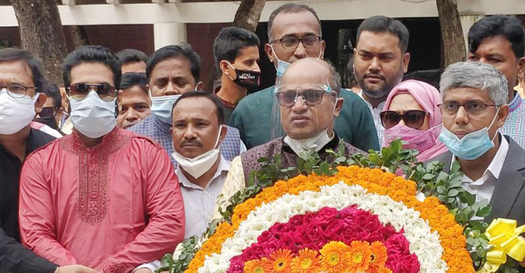 টুঙ্গিপাড়ায় বঙ্গবন্ধুর সমাধিতে অ্যাটর্নি জেনারেলের শ্রদ্ধা