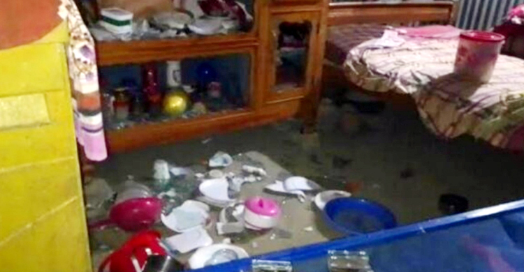 প্রেমিকের সঙ্গে পালালো কলেজছাত্রী, যুবকের বাড়িতে হামলা