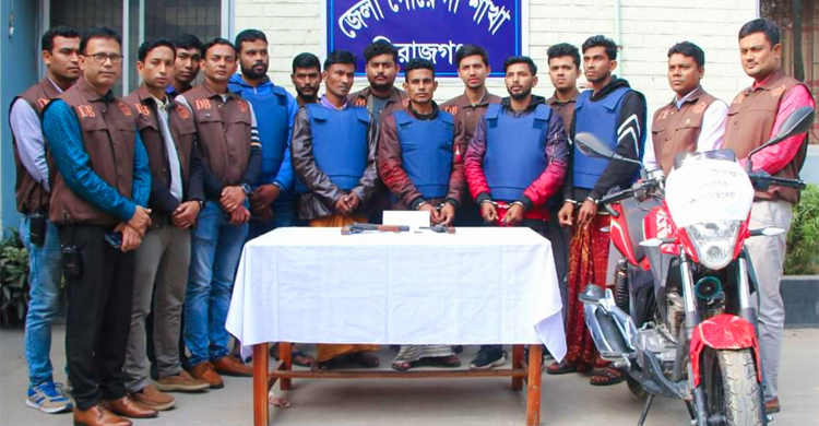 সিরাজগঞ্জে পায়ে গুলি করে ছিনতাই: আটক ৪