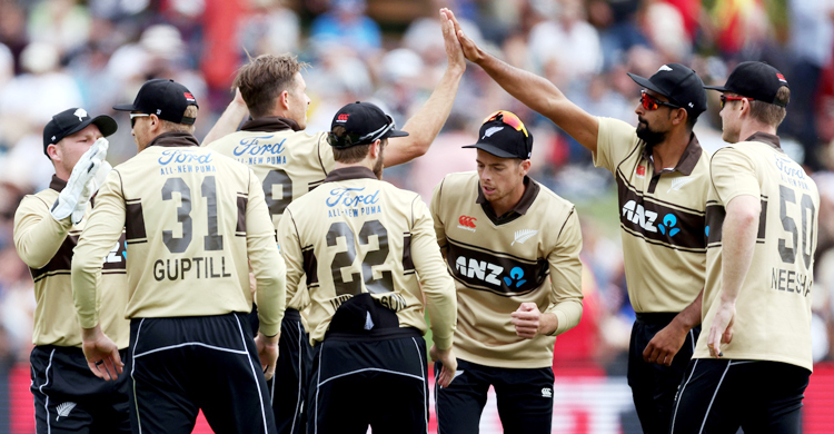 শ্বাসরুদ্ধকর ম্যাচে অস্ট্রেলিয়াকে ৪ রানে হারাল নিউজিল্যান্ড