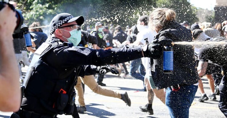 Australian polic arrest hundreds of anti-lockdown protesters