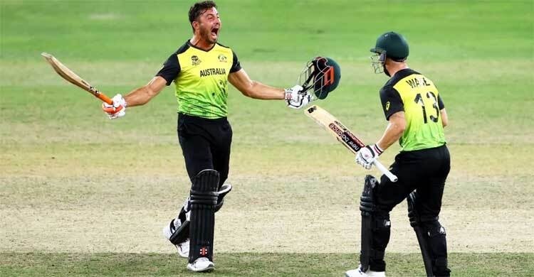 Australia stun Pakistan to reach final