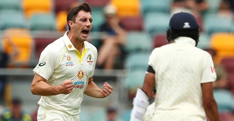 Head hundred gives Australia big lead over England