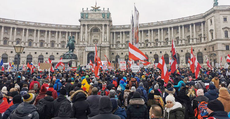 Covid in Austria: Mass protest in Vienna against measures